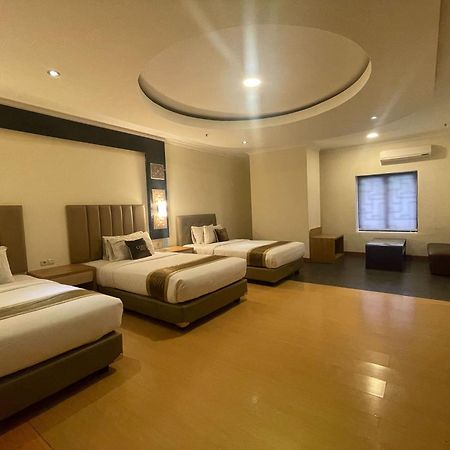 Coins Hotel Jakarta Exterior foto