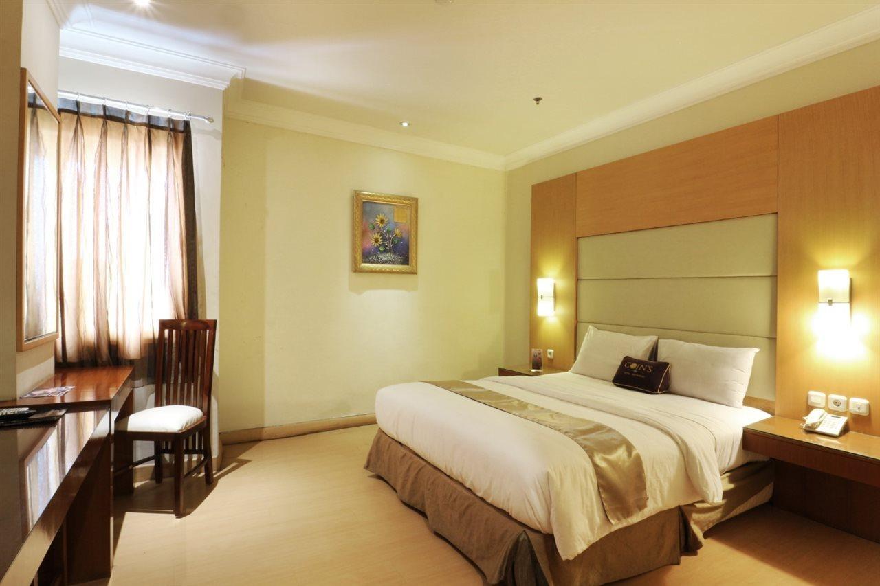 Coins Hotel Jakarta Exterior foto