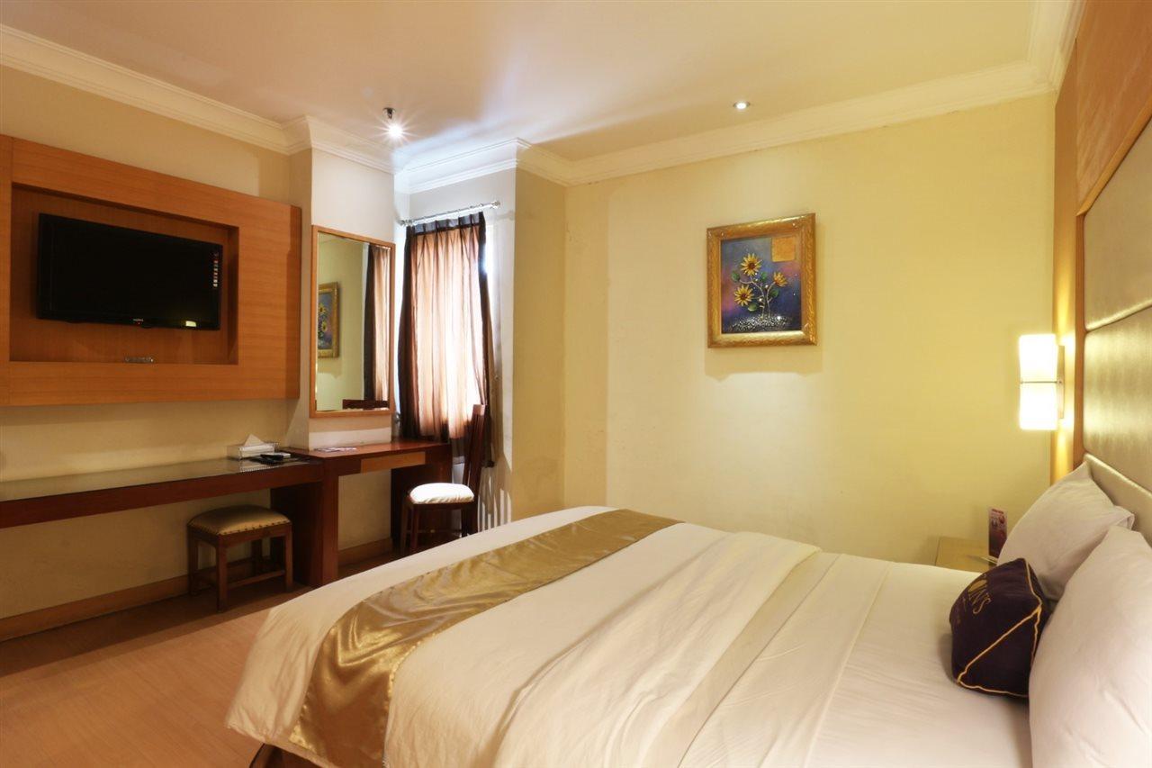 Coins Hotel Jakarta Exterior foto