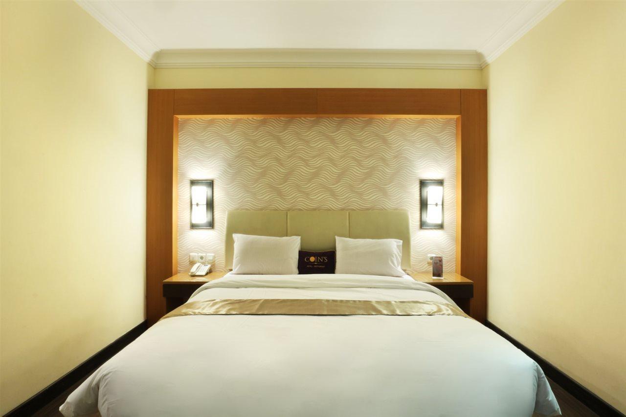 Coins Hotel Jakarta Exterior foto