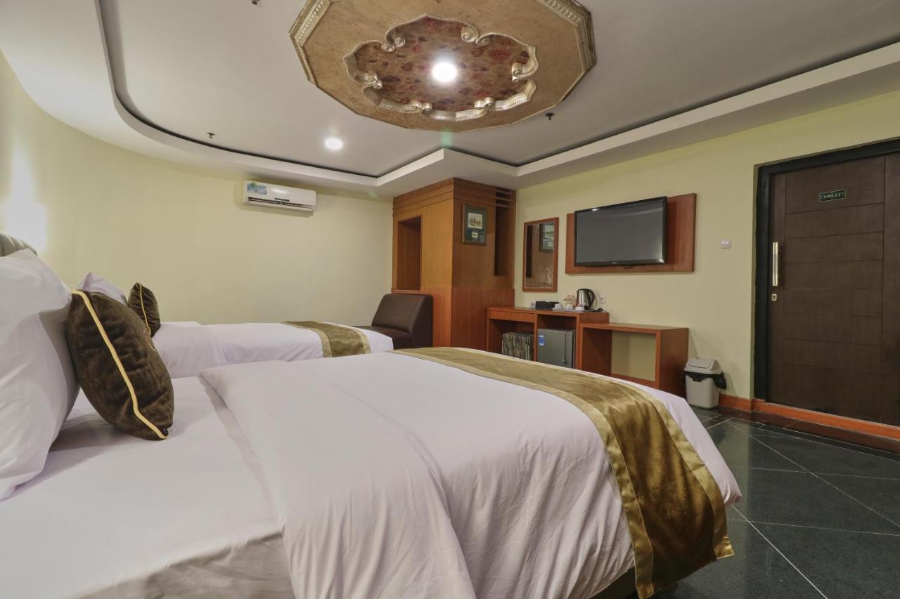 Coins Hotel Jakarta Exterior foto