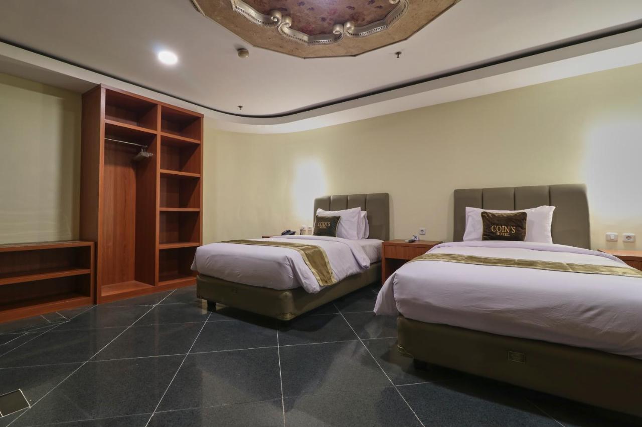 Coins Hotel Jakarta Exterior foto