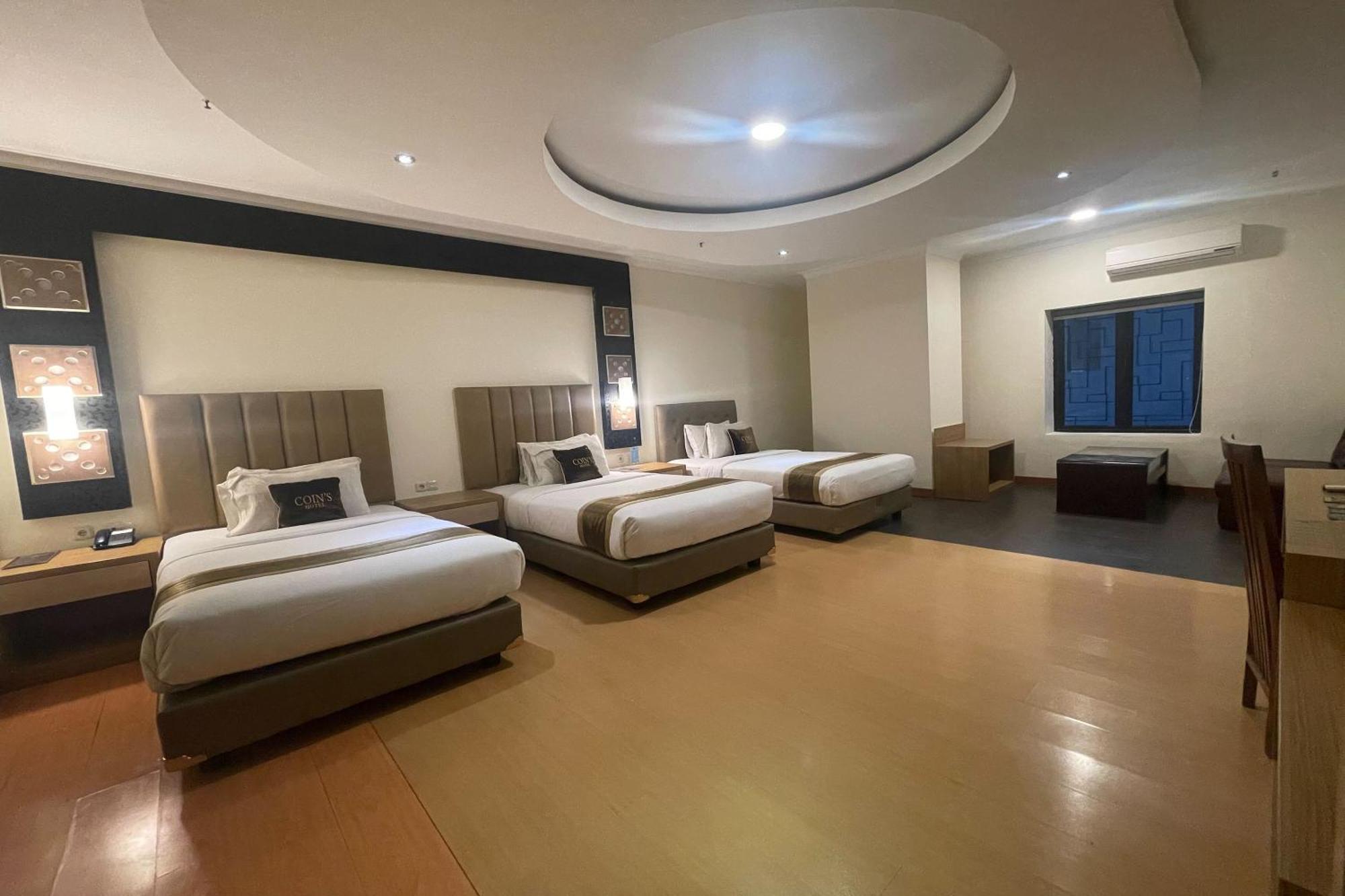 Coins Hotel Jakarta Exterior foto