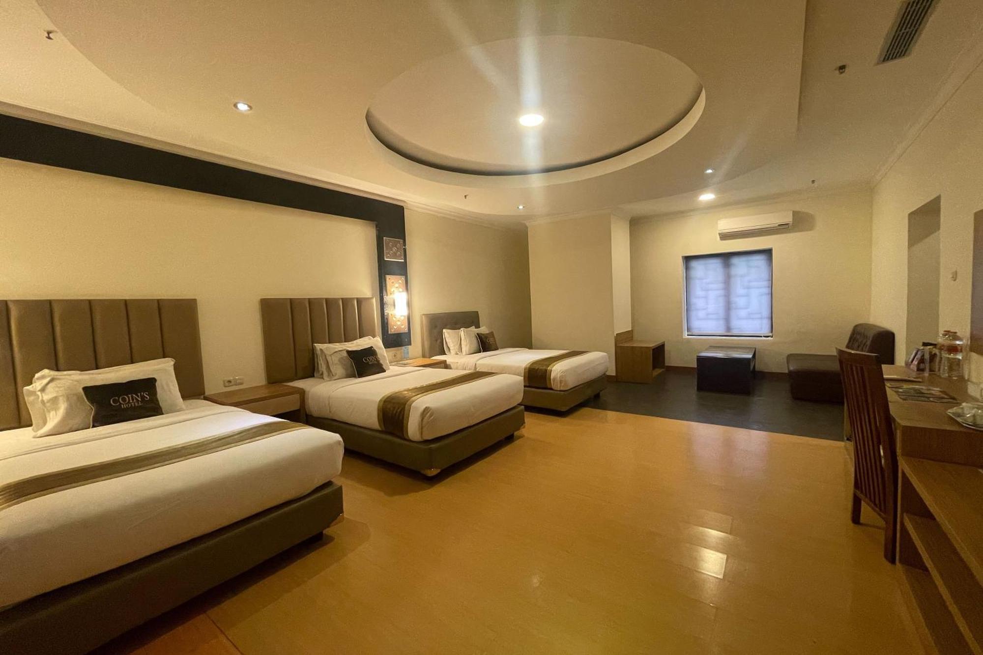 Coins Hotel Jakarta Exterior foto