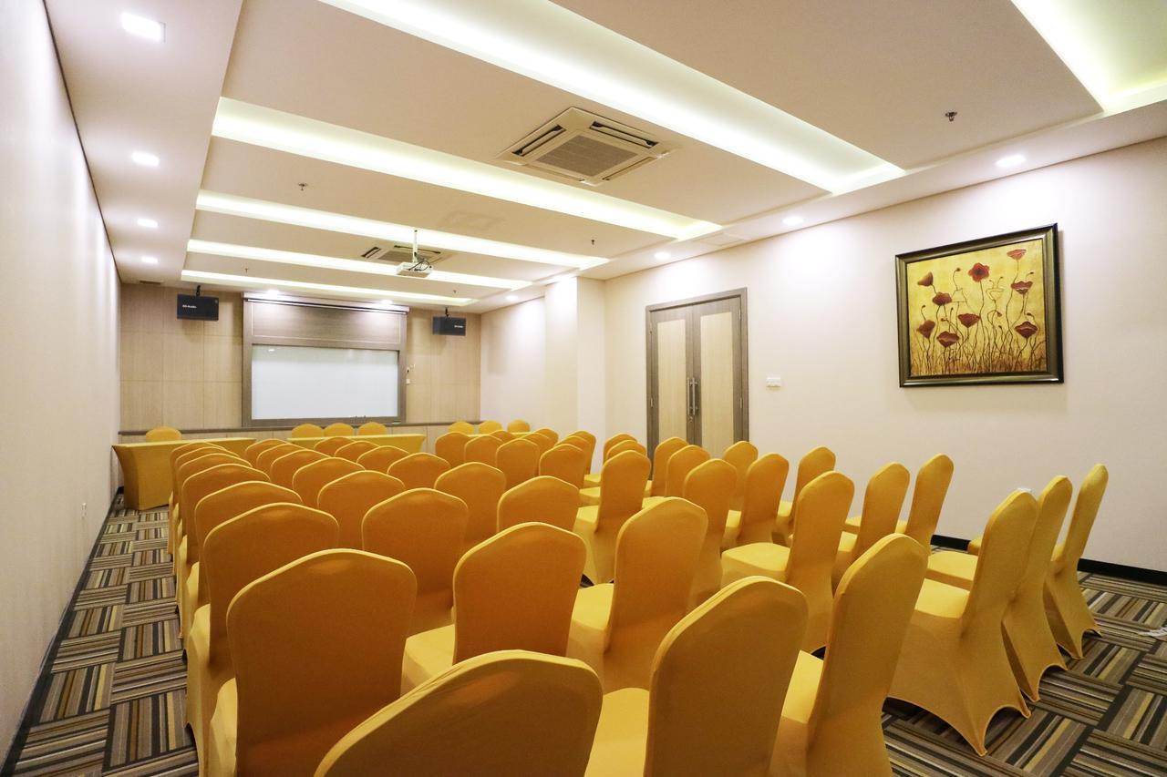 Coins Hotel Jakarta Exterior foto