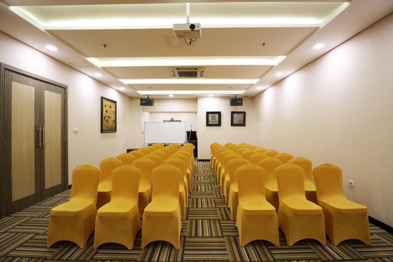 Coins Hotel Jakarta Exterior foto
