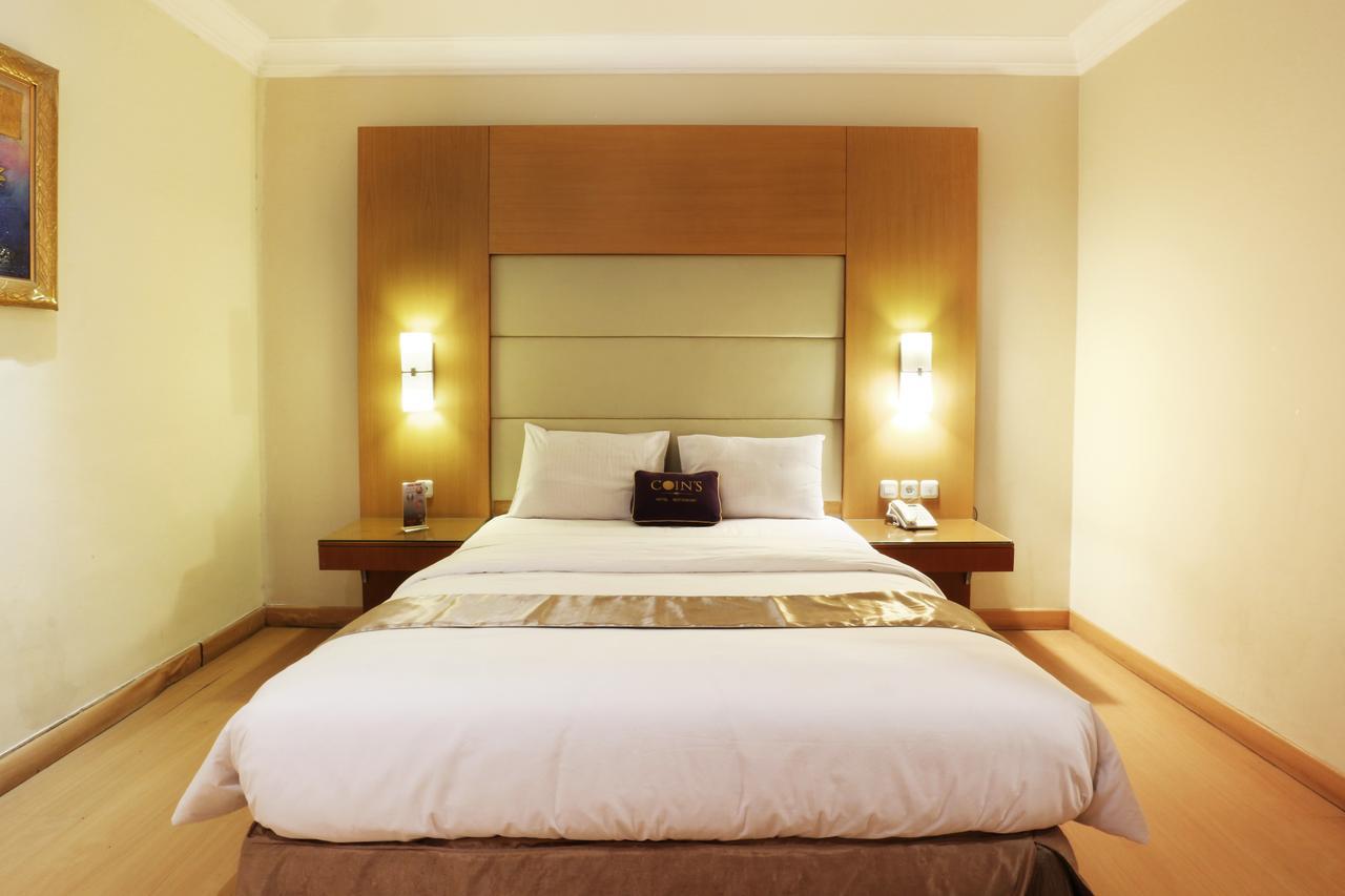 Coins Hotel Jakarta Exterior foto