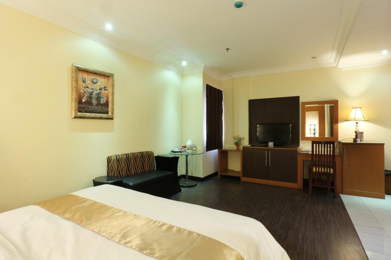 Coins Hotel Jakarta Exterior foto