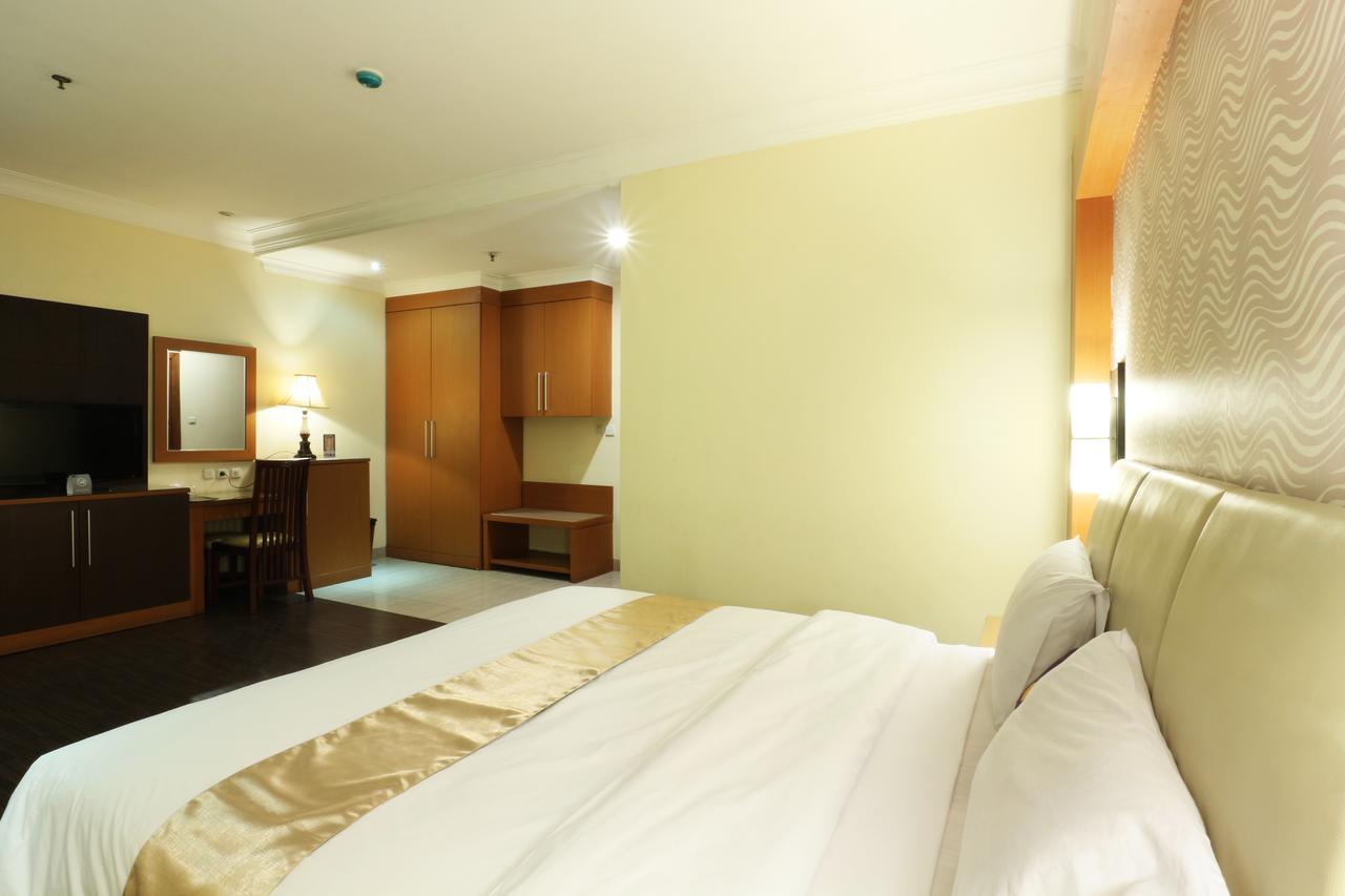 Coins Hotel Jakarta Exterior foto